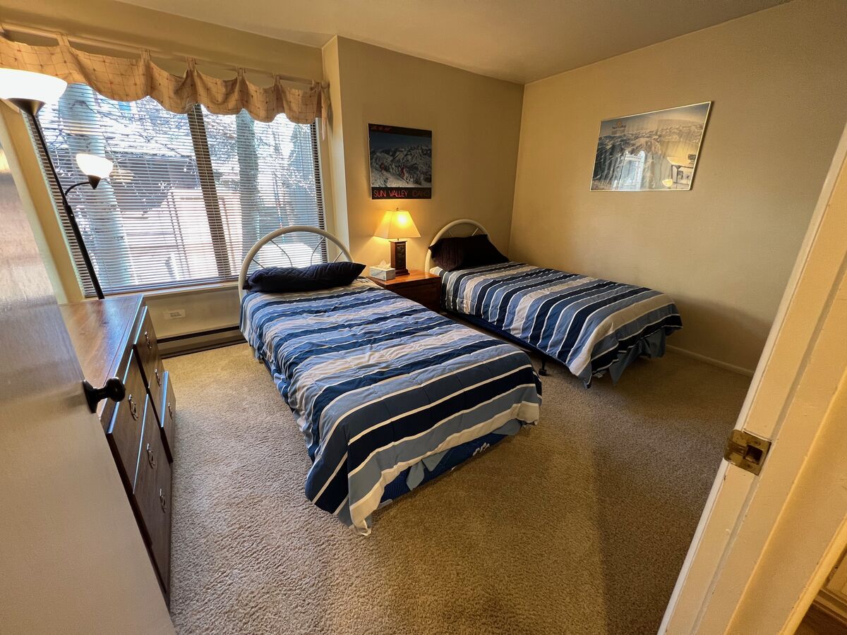 Guest Bedroom with Twin Beds that Can Be Converted into a King Bed