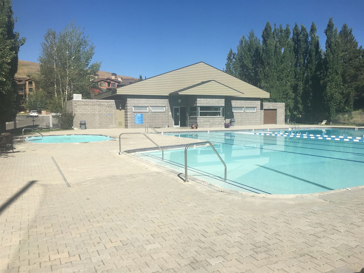 Access to Elkhorn Pool & Hot Tub