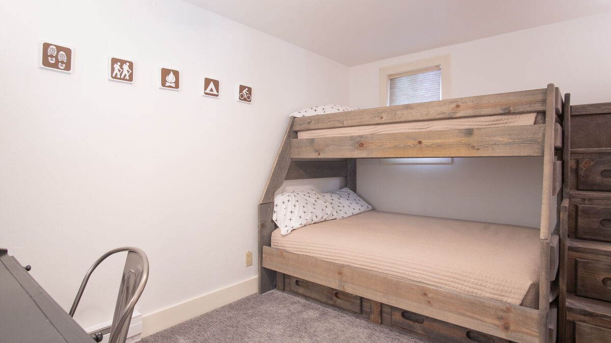 Loft Bedroom with Pyramid Bunk Bed