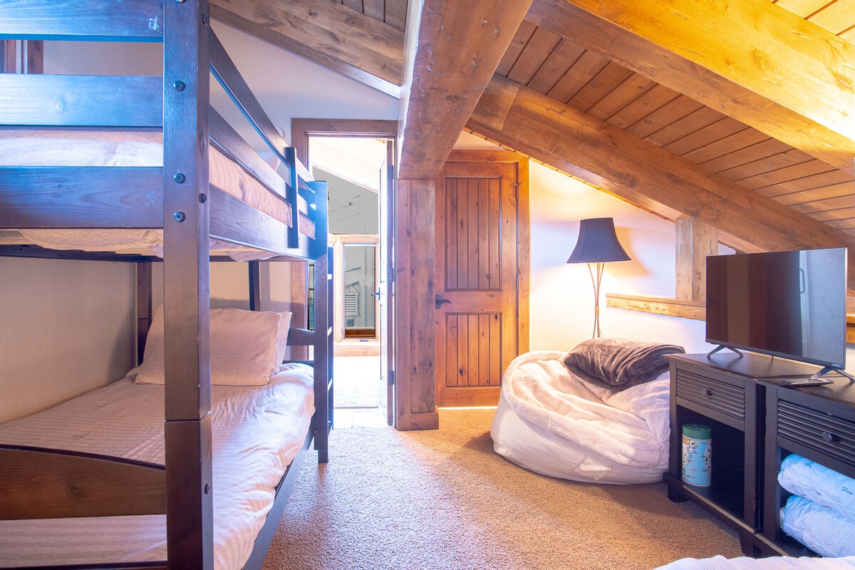 Upstairs Loft with Bunkbeds