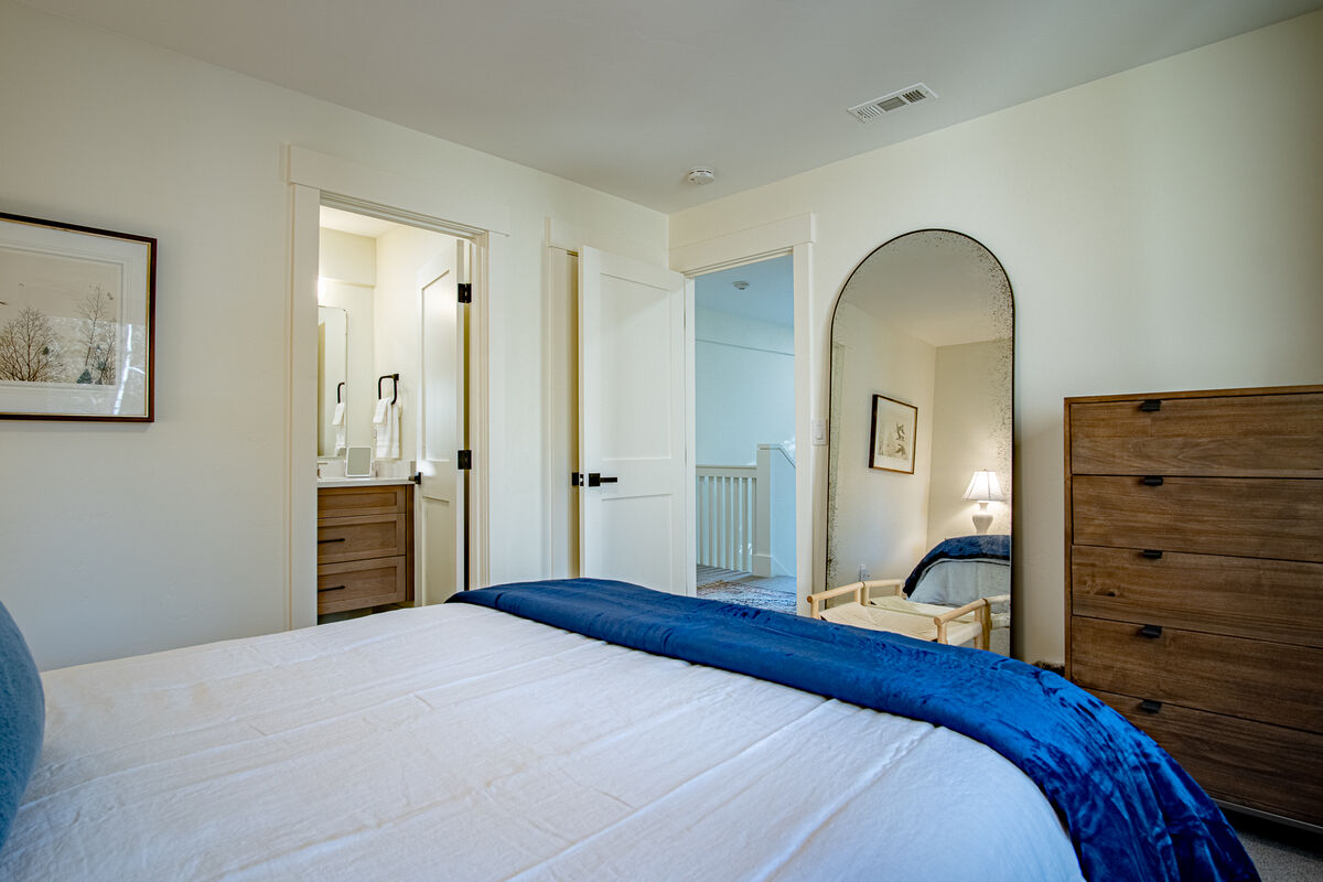 Guest Bedroom with En suite