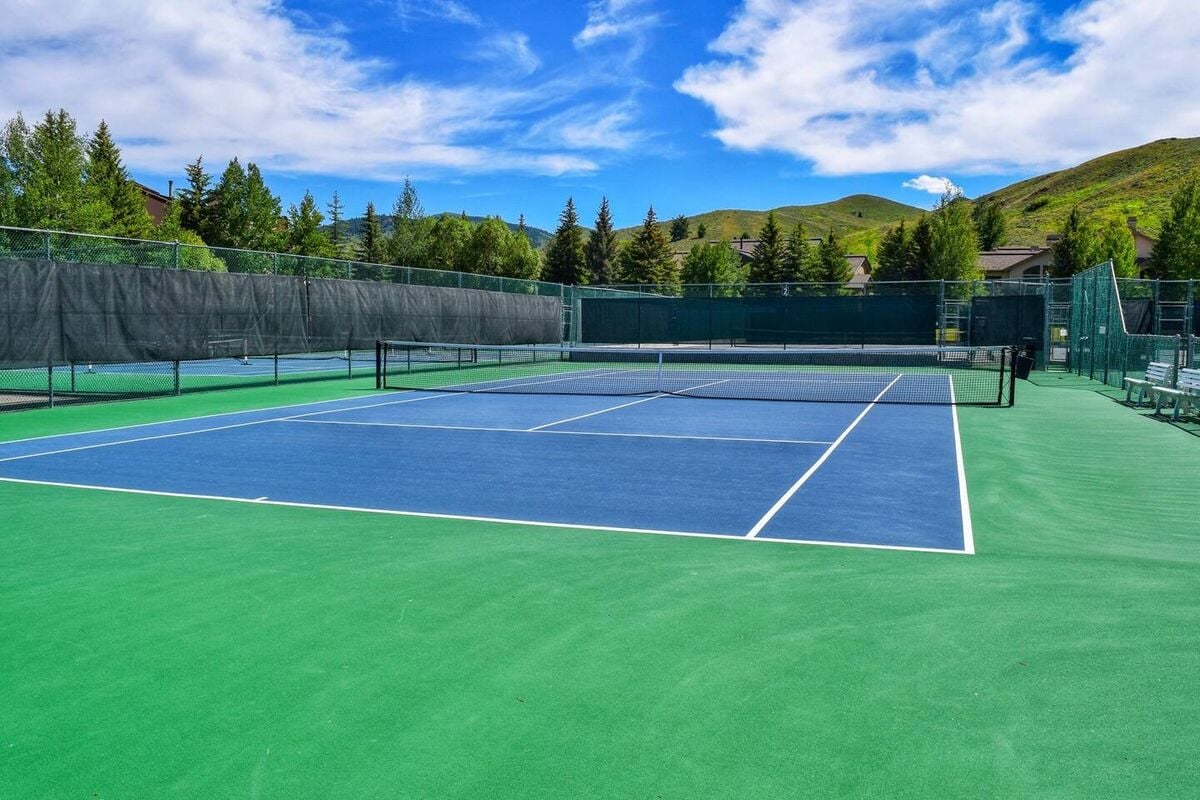 Elkhorn Resort Tennis & Pickleball