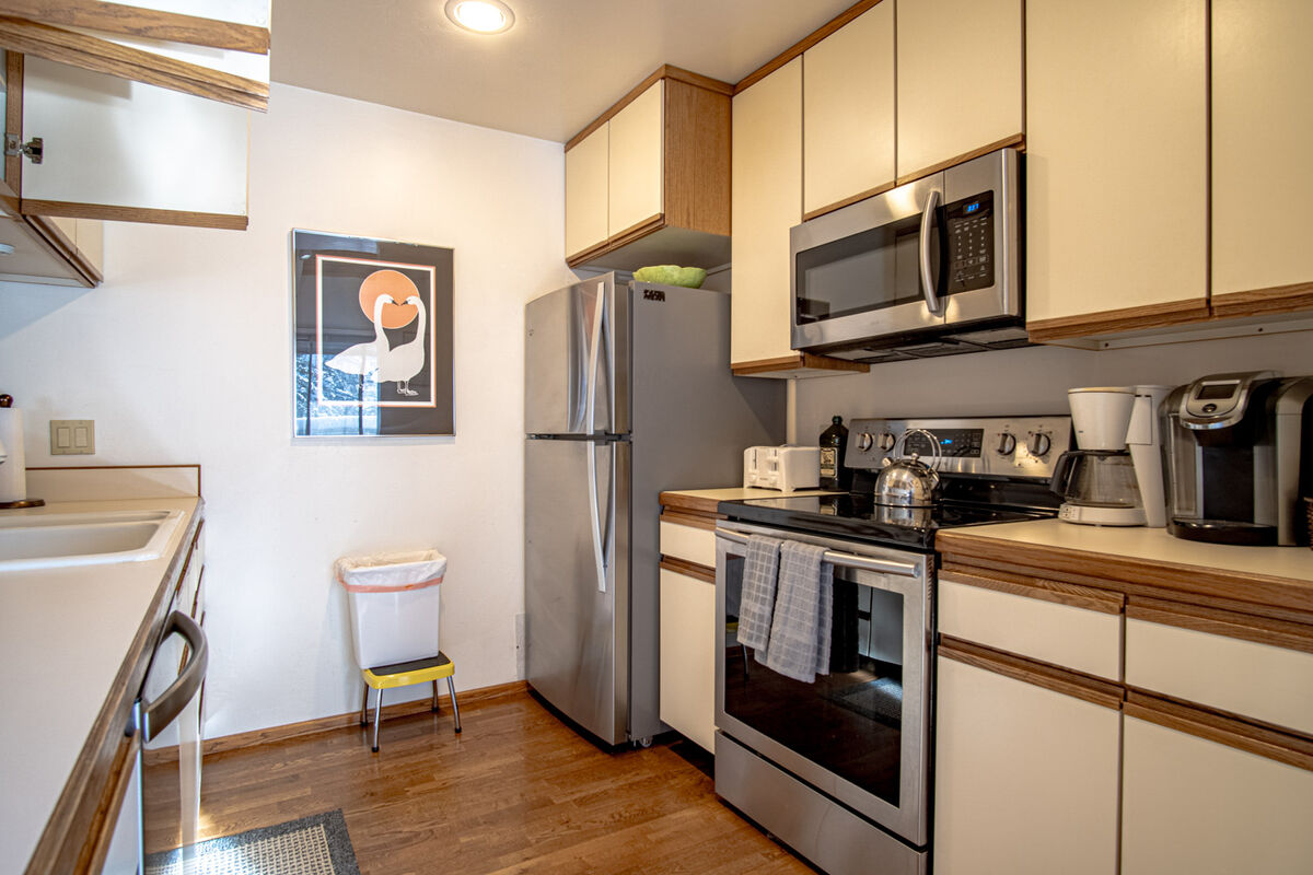 Fully Equipped Modern Stainless Steel Kitchen