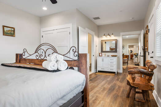 The Lodge - Master Bedroom with a En Suite Bath