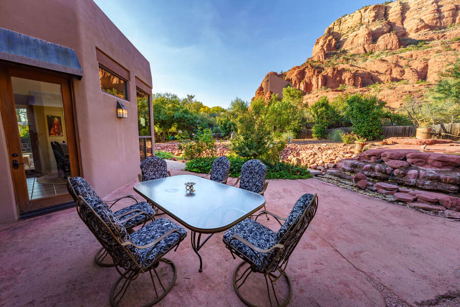 Outdoor Dining With Majestic Views