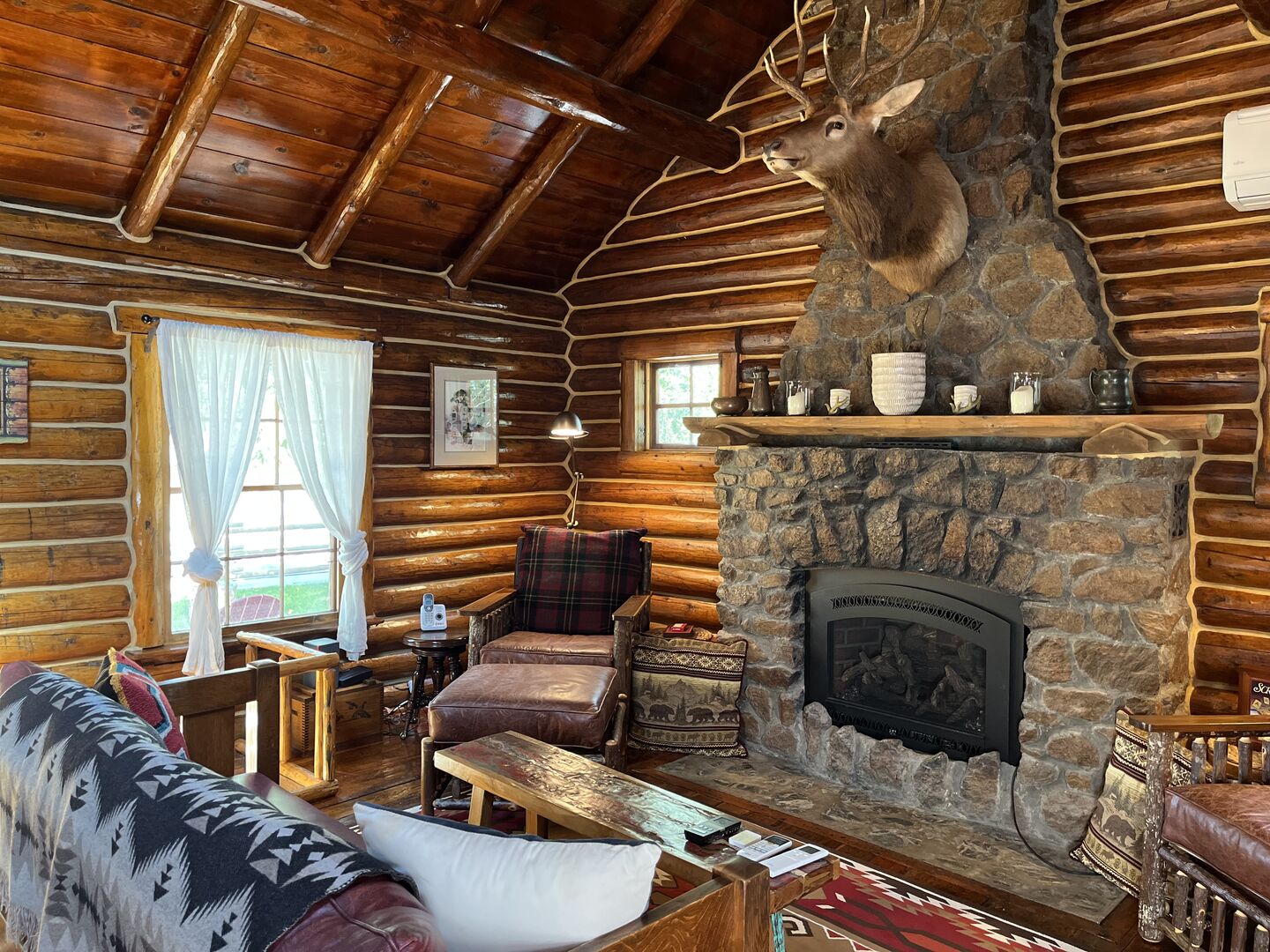 Classic mountain cabin living
