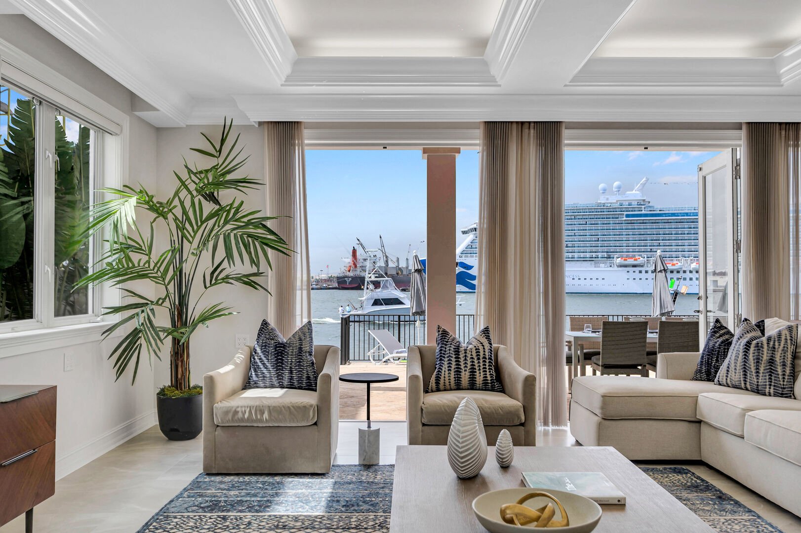 See the cruise ships from the comfort of the living room, complete with plenty of seating for all of your friends and family and an 85in Smart TV.