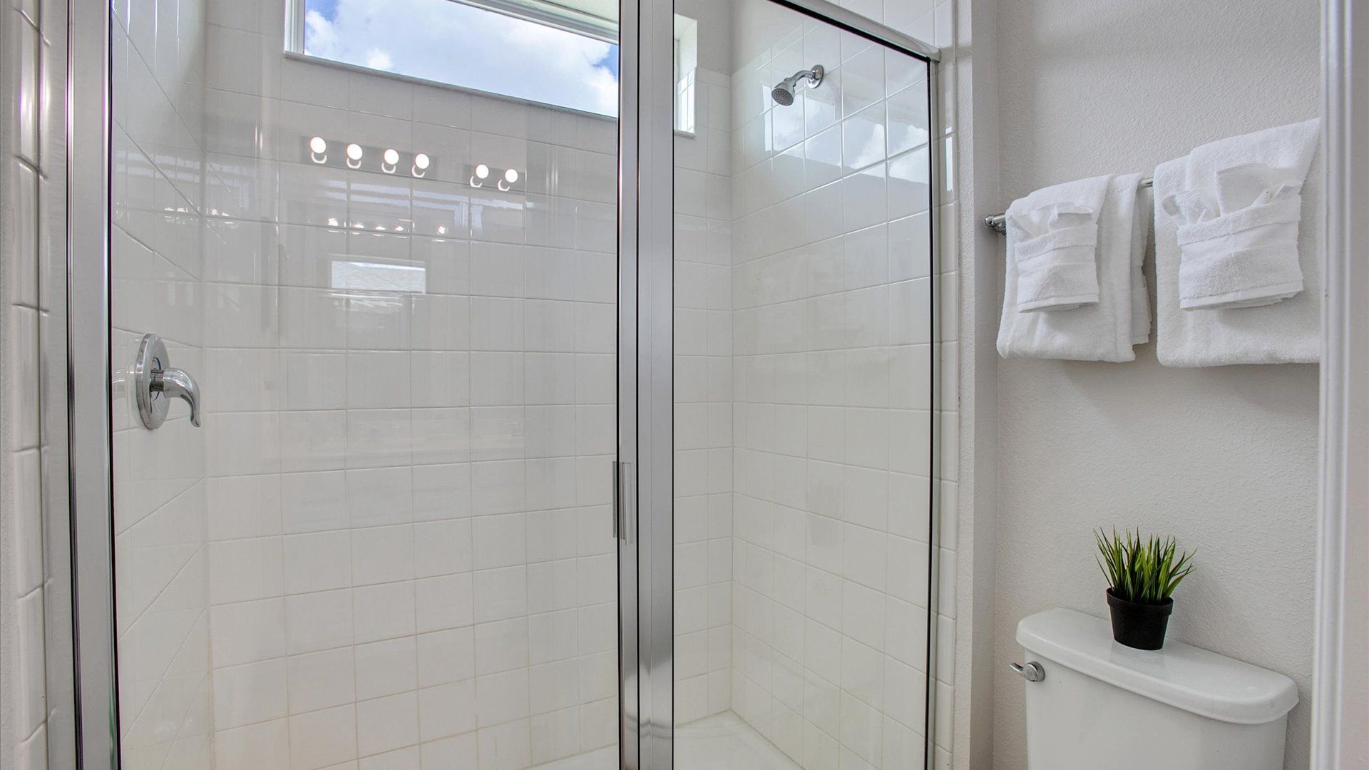 Jack N Jill Bathroom 3 (Angle)
Shower