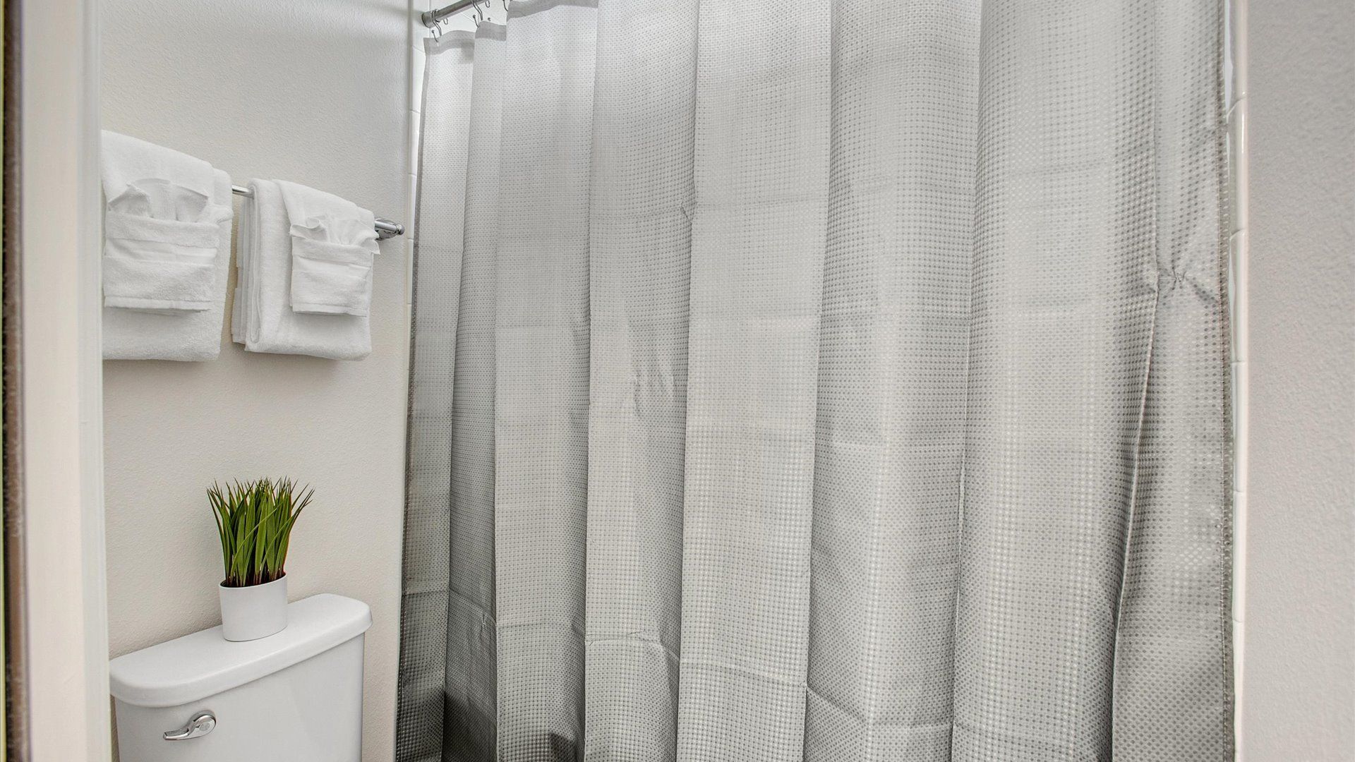 Jack N JIll Bathroom 2 (Angle)
Tub/Shower Combo