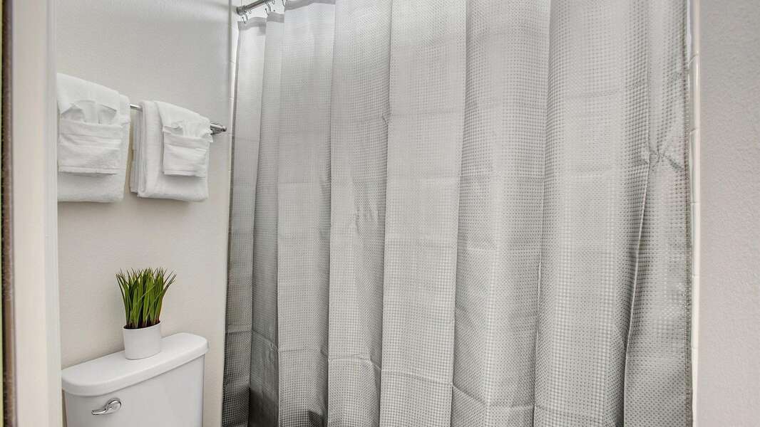 Jack N Jill Bathroom 2 (Angle)Tub/Shower Combo