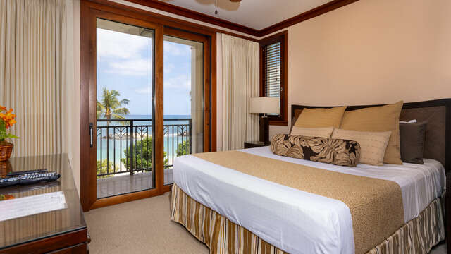Master Bedroom with direct access to lanai and ocean view.