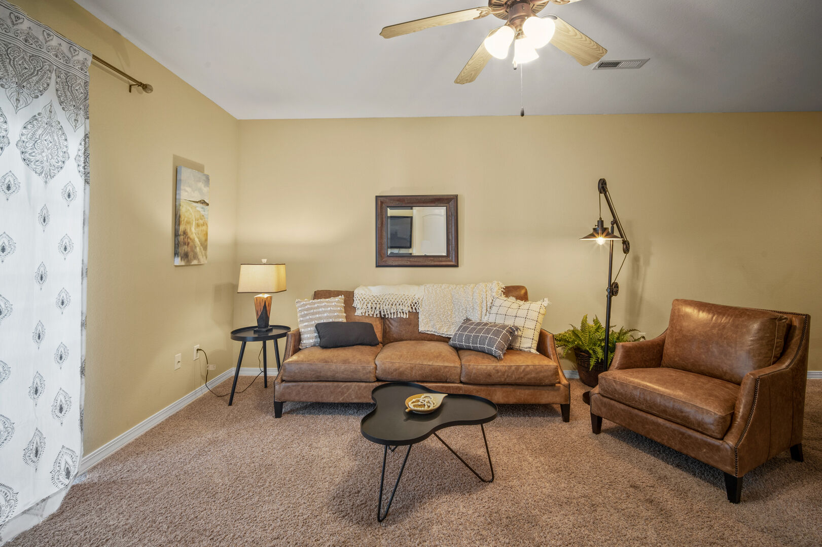 Lovely Walk-in King Bed Golf Condo