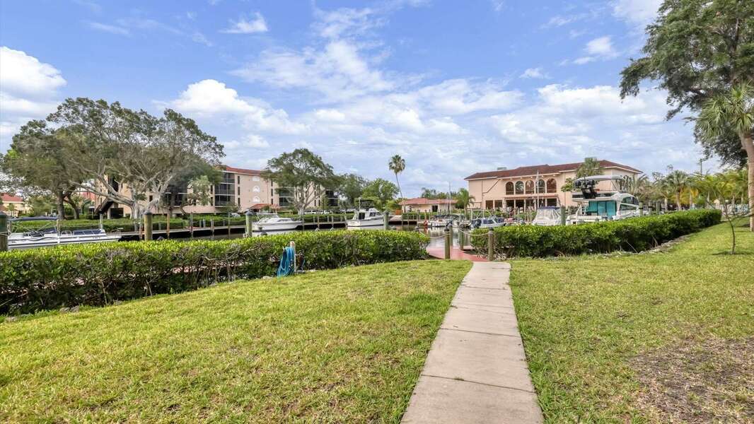 Stay at the popular Emerald Point condominiums near downtown Punta Gorda