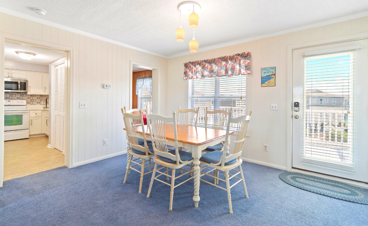 Winter Rental Dining room with seating for 6