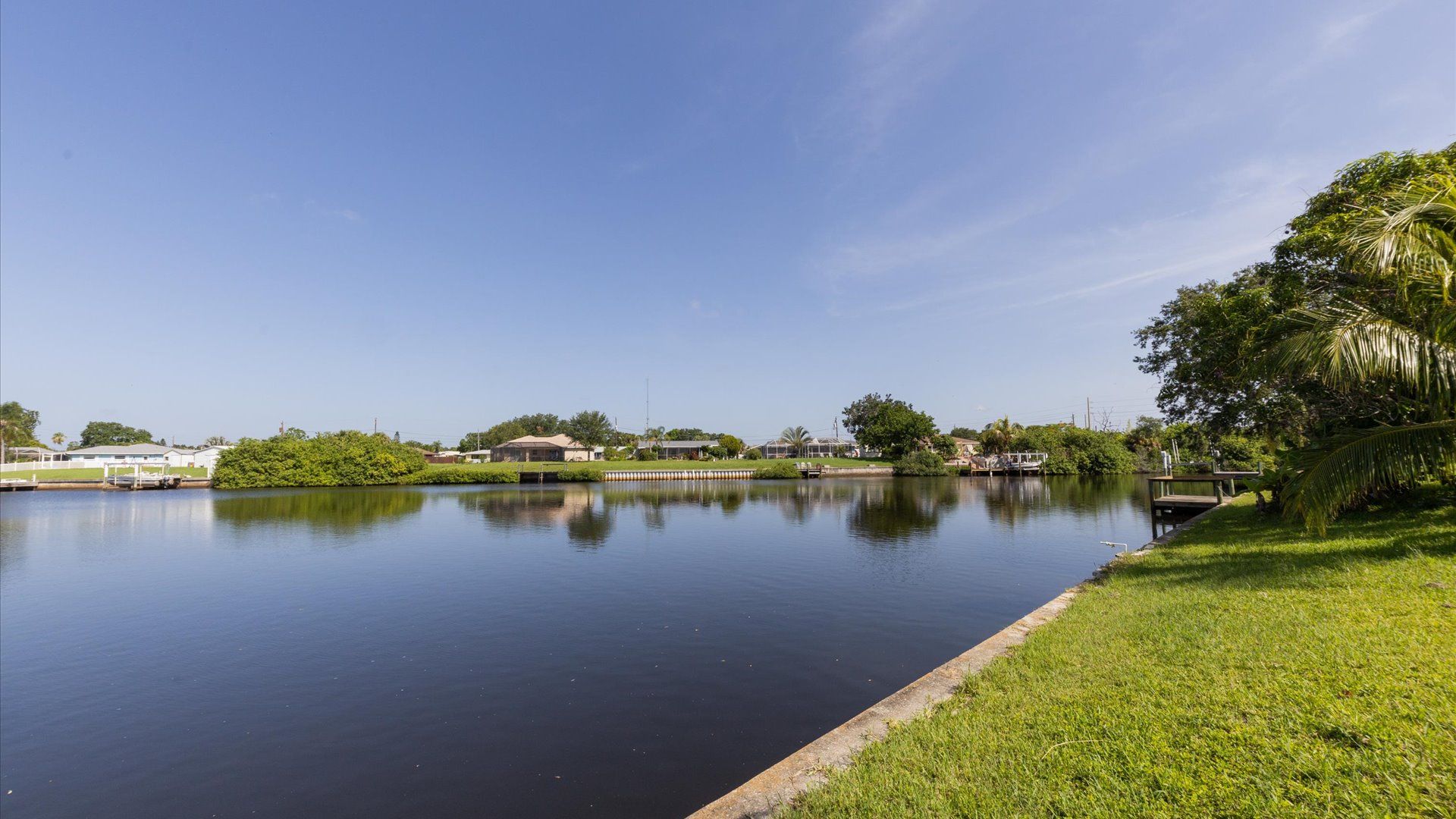 This canal leads to Charlotte Harbor with only the Edgewater bridge for clearance