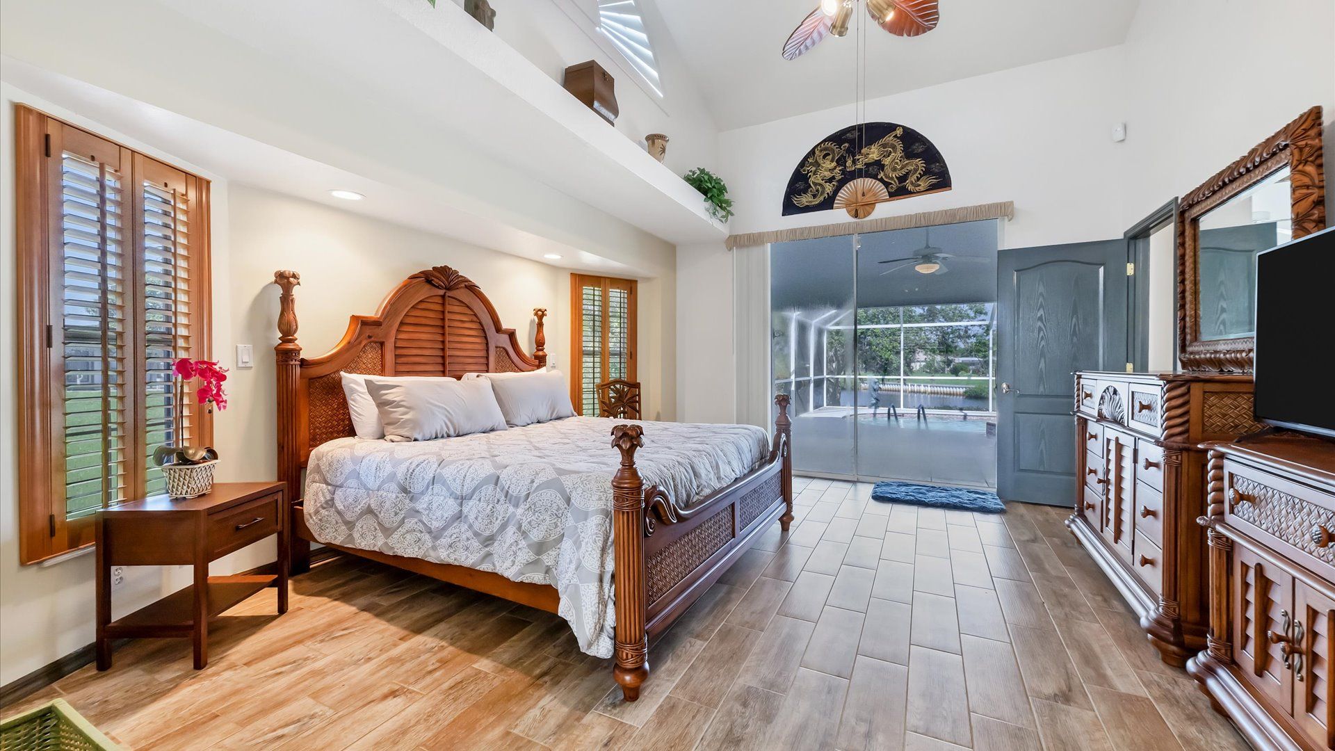 Master bedroom with king bed and lanai access