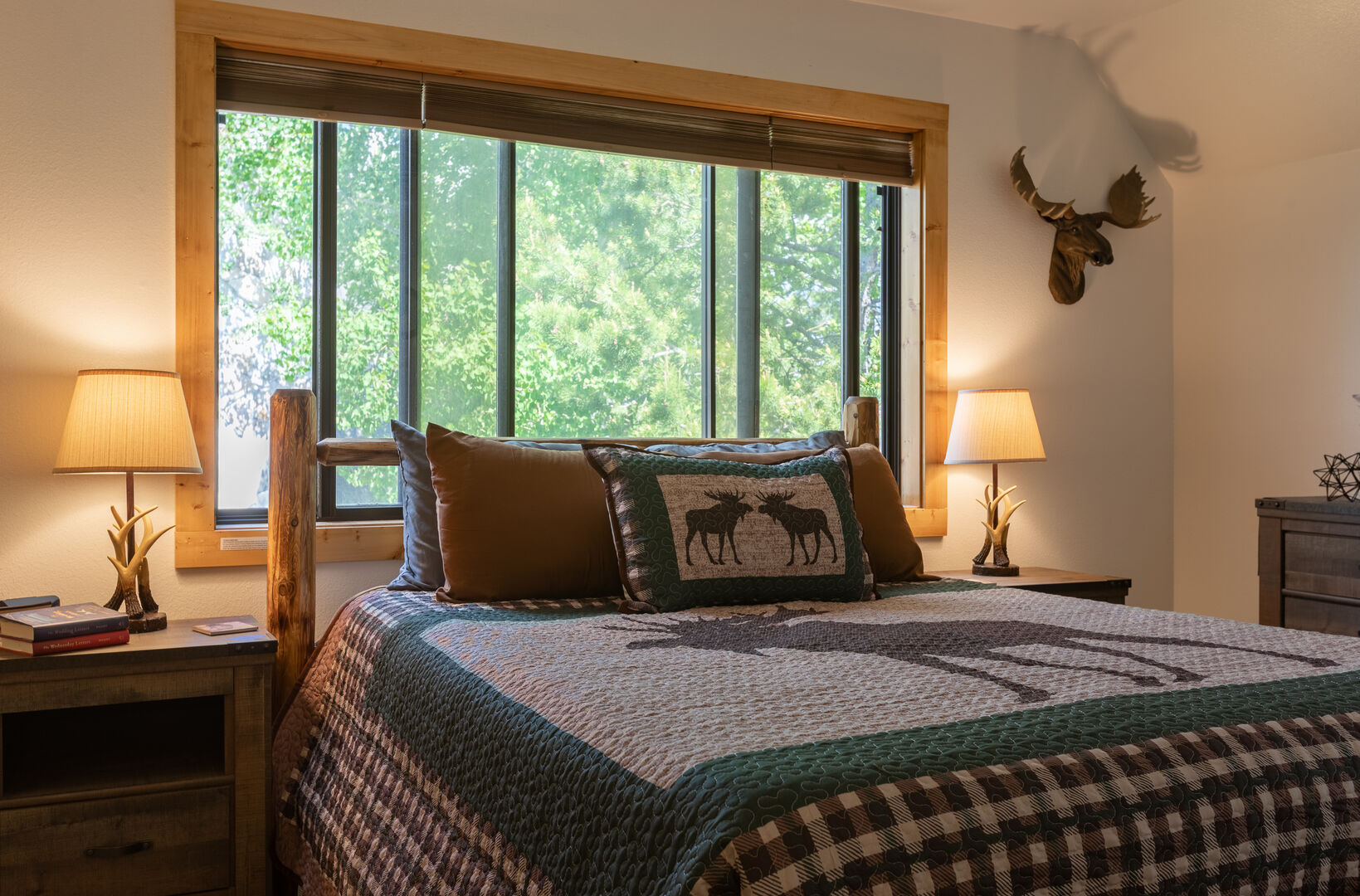 Deer View ~ bedroom #3 on upper level w/ queen bed, ensuite full bathroom and Smart TV
