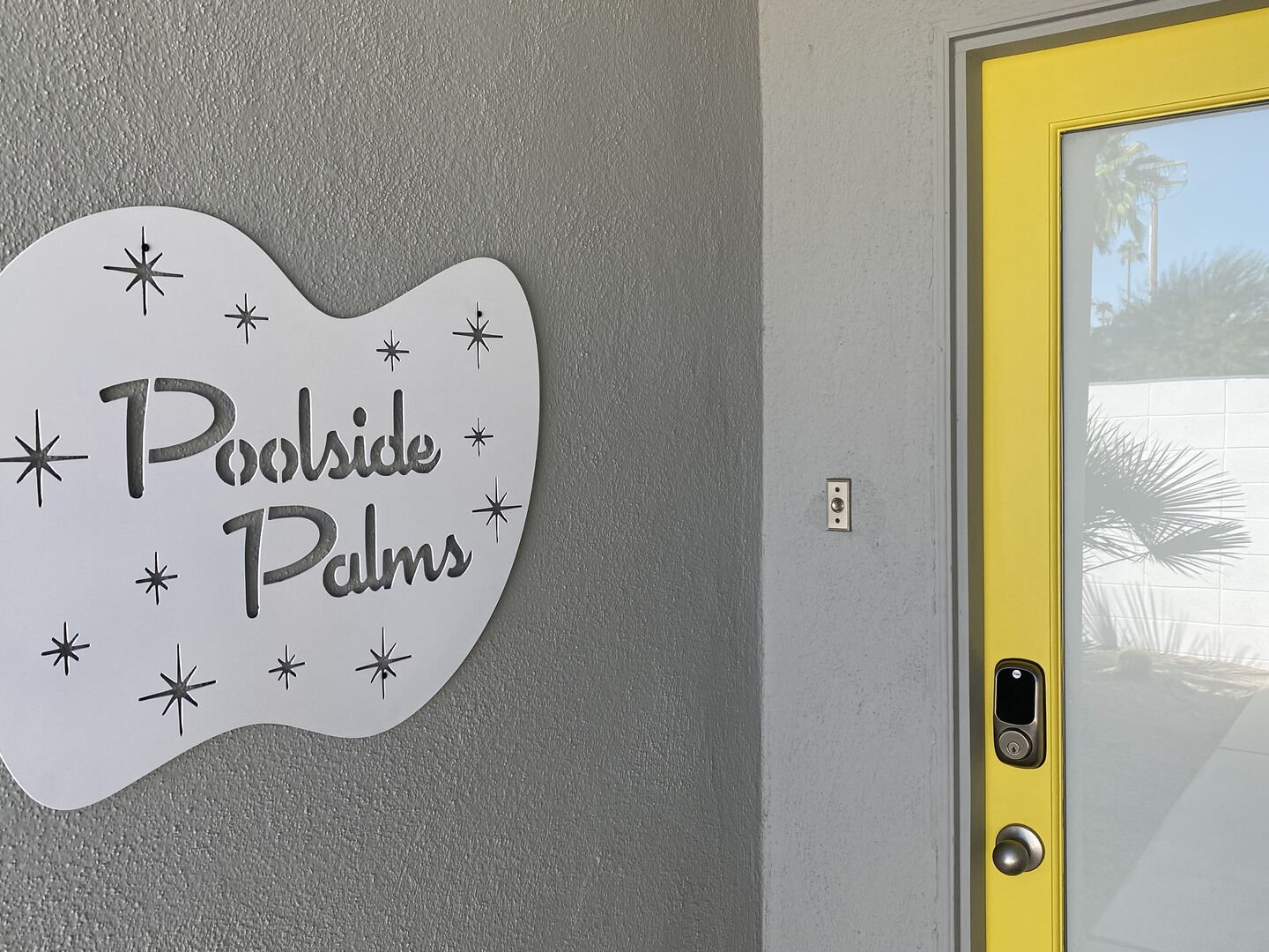 WELCOME TO POOLSIDE PALMS, LETS GO INSIDE!