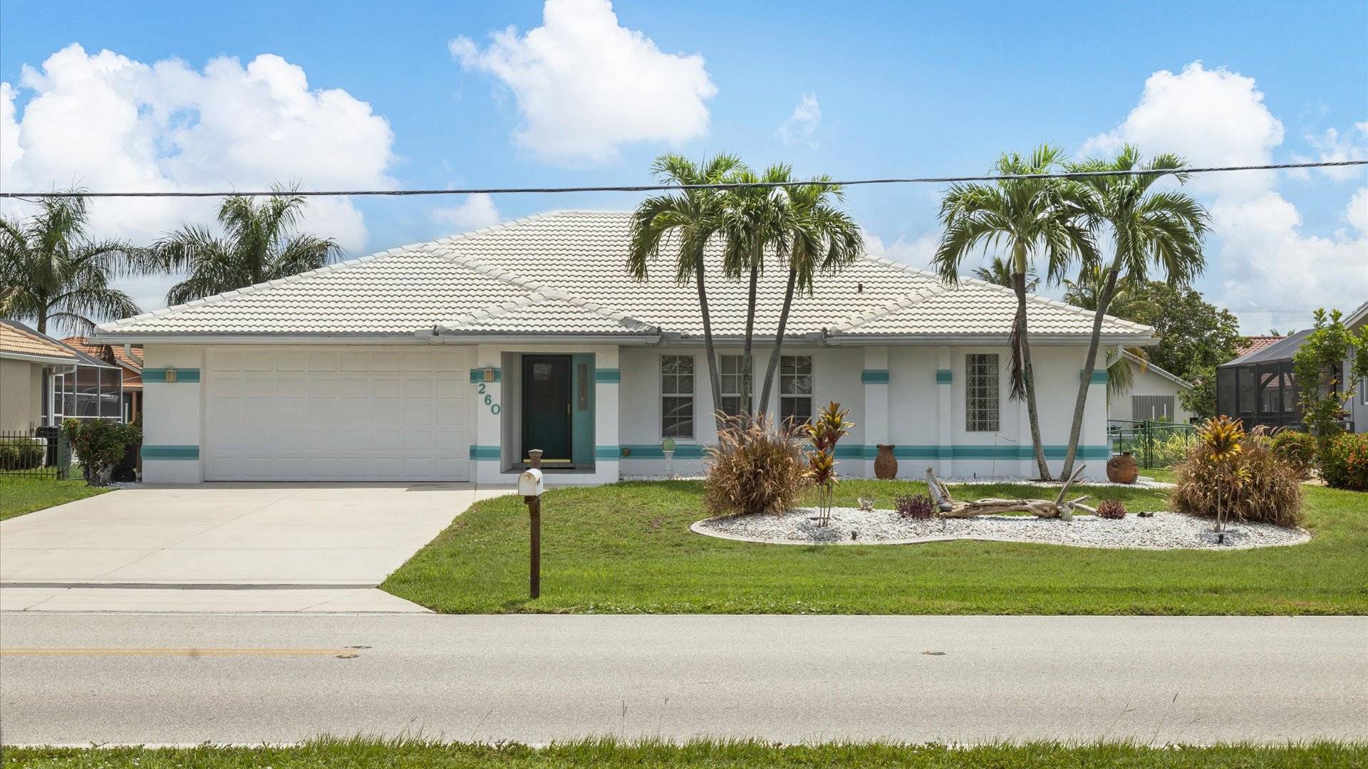 Lovely private pool/canalfront home in the popular Punta Gorda Isles community