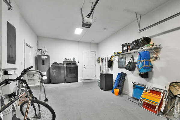 Garage, beach chairs, bicycle, kayak, all for your enjoyment