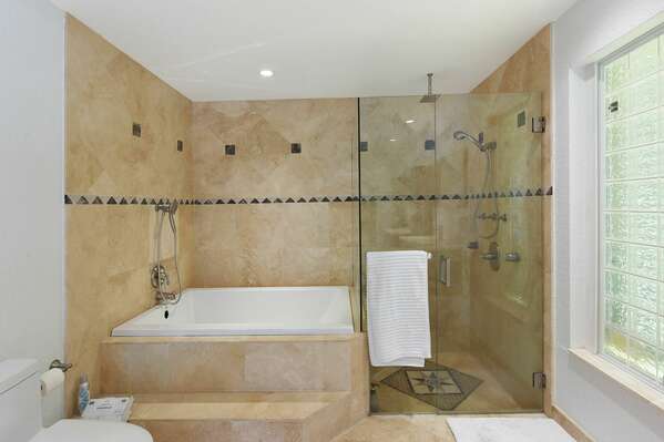 En-Suite to Bedroom 1
Tub, shower, immaculately clean for your arrival