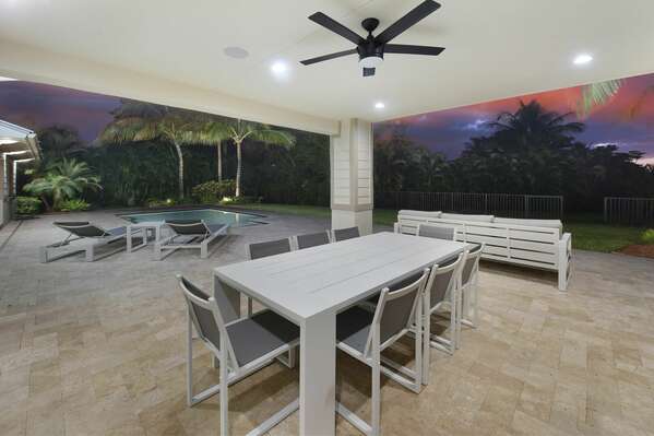 Outdoor Dining/lounge area