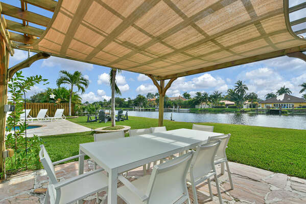 Covered outdoor dining area, spectacular and tranquil.