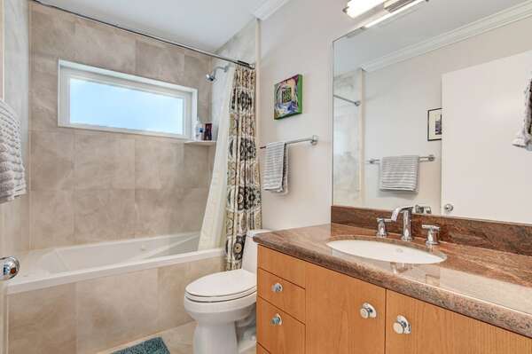 Ensuite to Bed 2 with shower over bath