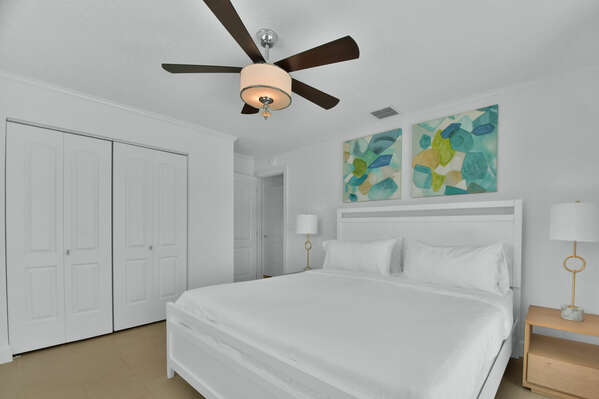 Bedroom 2
King size bed
Tv
Ceiling fan and patio doors to pool area