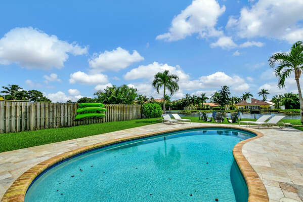 This homes pool and location make it ideal for water lovers
