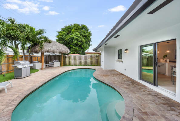 4 Bedroom home with Heated Pool, outdoor tiki hut and dining area