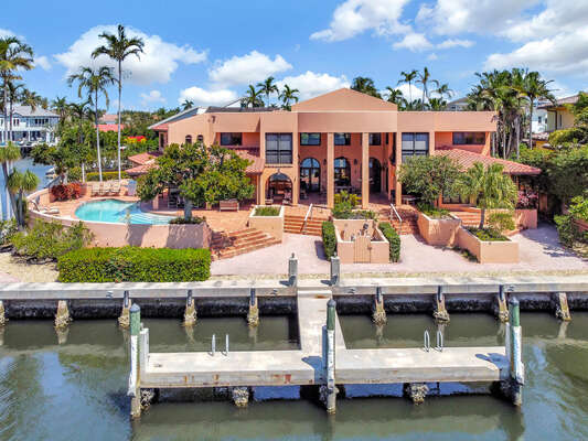 Grand, unique Home with Moroccan influences, with boat dock, Heated pool and 5 Bedrooms