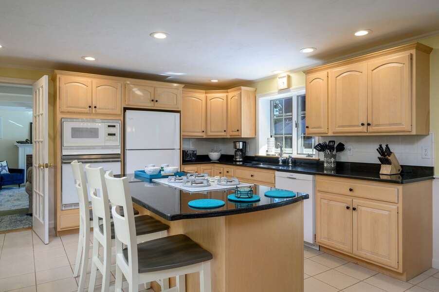 Kitchen with breakfast bar - 6 Harvest Hollow Drive Harwichport Cape Cod