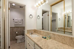 Master Bathroom - En-Suite Full Bathroom, Shower & Tub