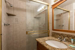 Guest Bathroom, Full Shared Bathroom, Shower & Tub