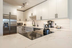 Fully Equipped Kitchen, Quartz Countertops