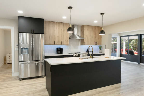 Kitchen island, wooden floors, modern equipement