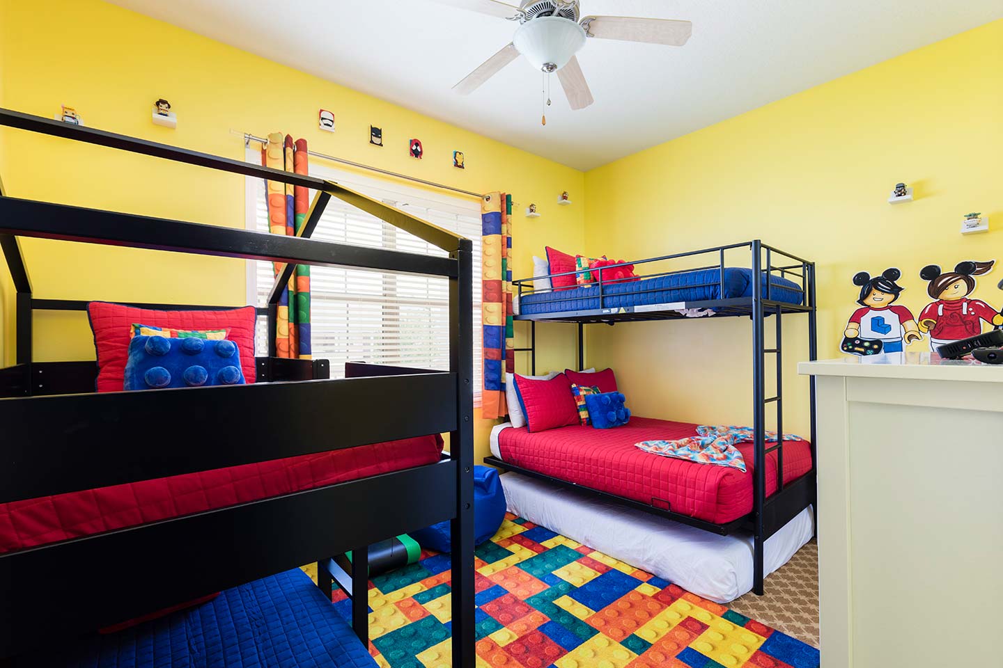 [amenities:kids-bedroom:1] Kid's Bedroom