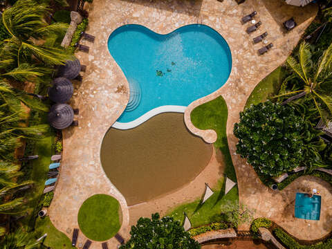 The Main Pool & Hot Tub at Coconut Plantation