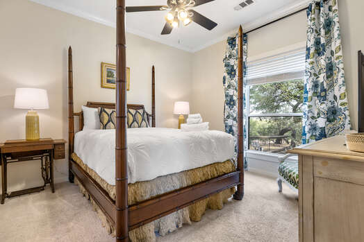 Guest Suite with a Queen Bed