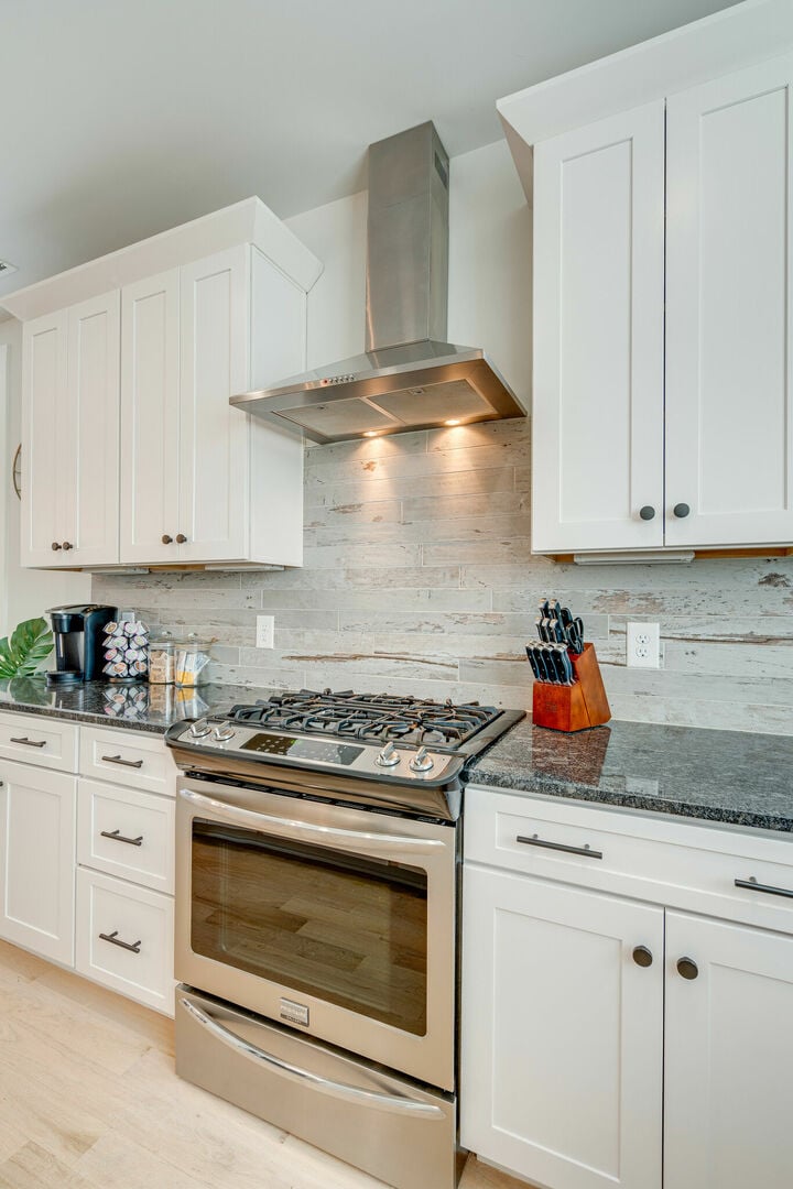 Gourmet kitchen with stainless steel appliances, breakfast bar seating, and is fully stocked with all your basic cooking essentials.