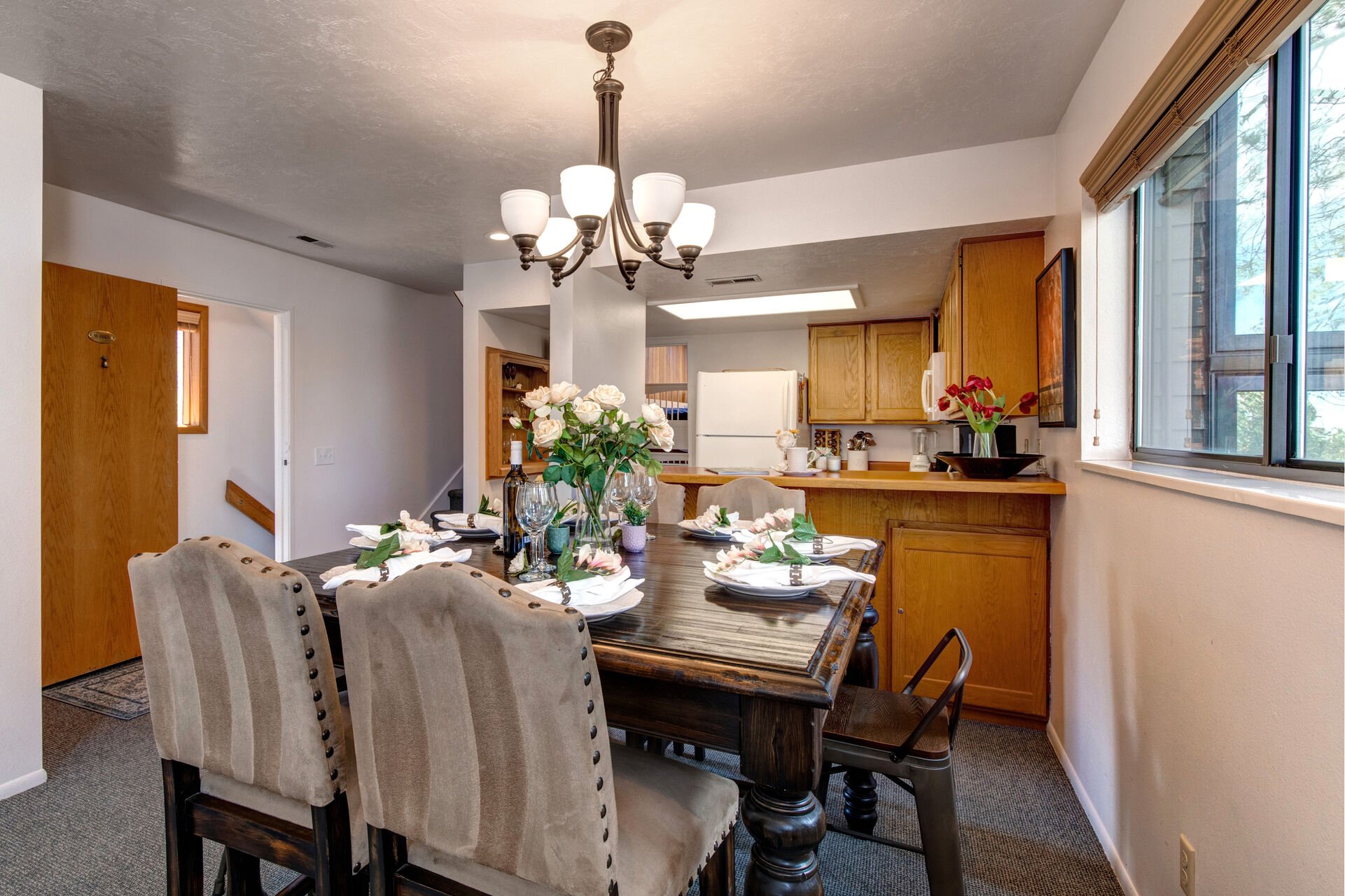 Dining Area with seating for 8