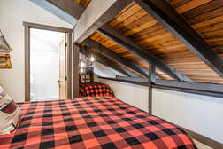 Loft with Queen Bed and Twin Bed / En-Suite Full Bathroom / Shower Only / Flat Screen Toshiba TV / DVD Player Only