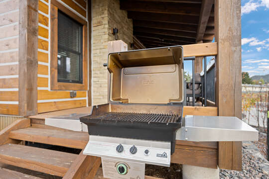 Great BBQ beside the patio and the deck for a great cook out option.