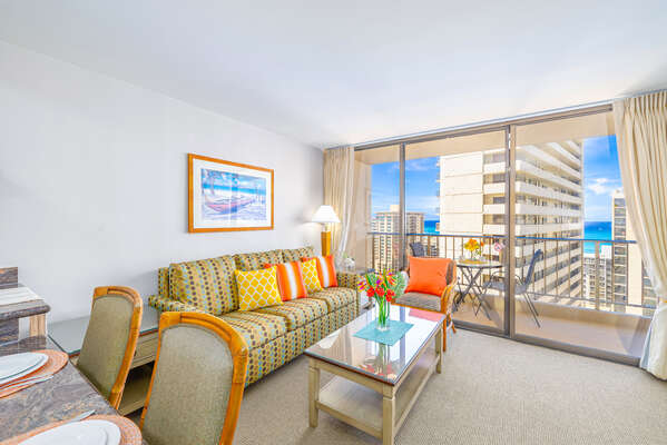 Lovely unit with great ocean view and Diamond Head view.