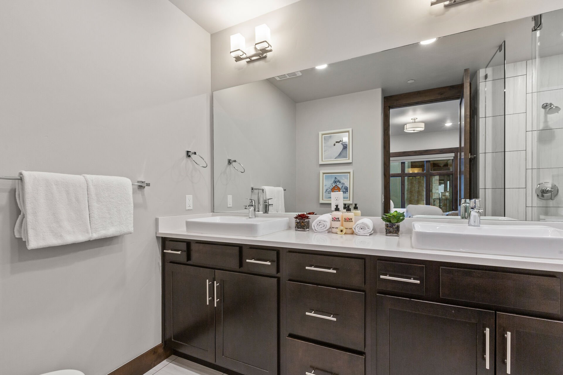 Master Bedroom 1 King size bed, Smart TV, gas fireplace, and a private bathroom featuring double sinks and a very spacious tile shower with seating