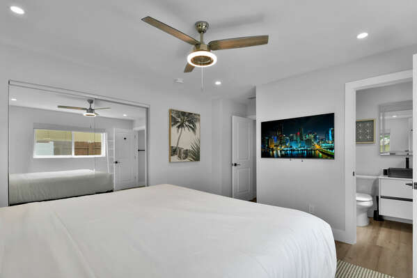Bedroom 1
King Bed
En-suite
Ceiling fan and AC
Storage