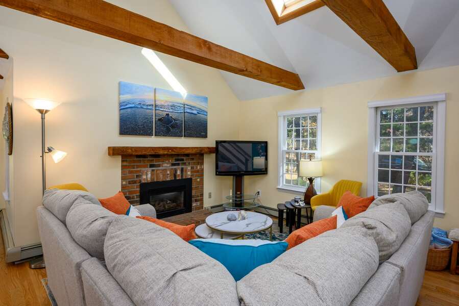 Cozy living space with seating for everyone! - 1325 Bridge Road Eastham Cape Cod