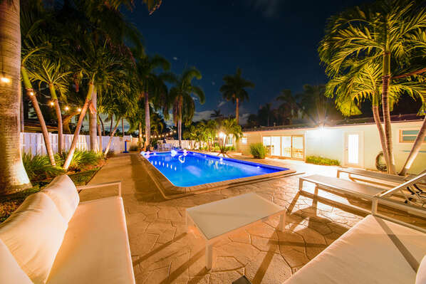 Enjoy the Florida evenings around the pool