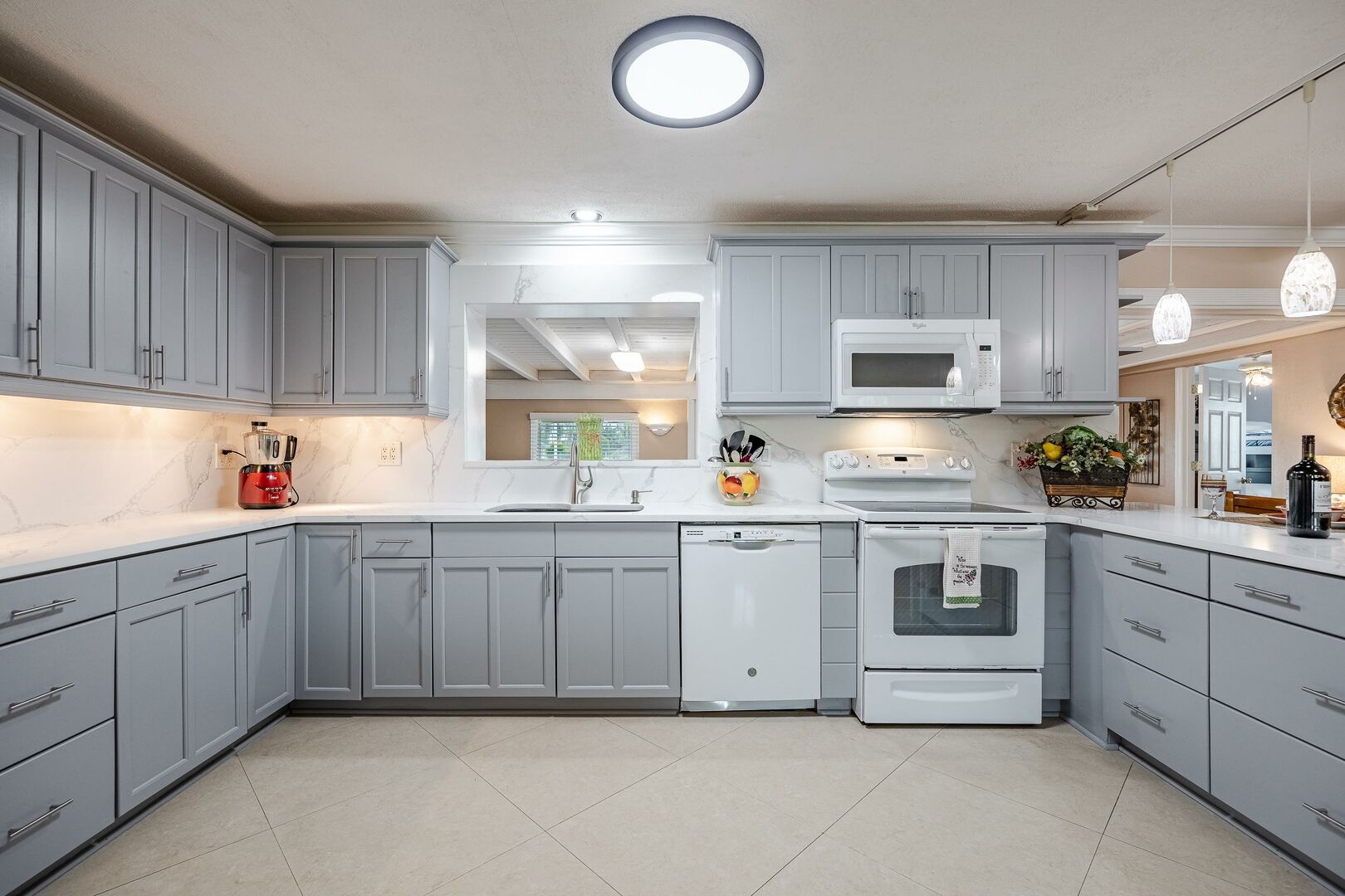 vacation rental with large kitchen